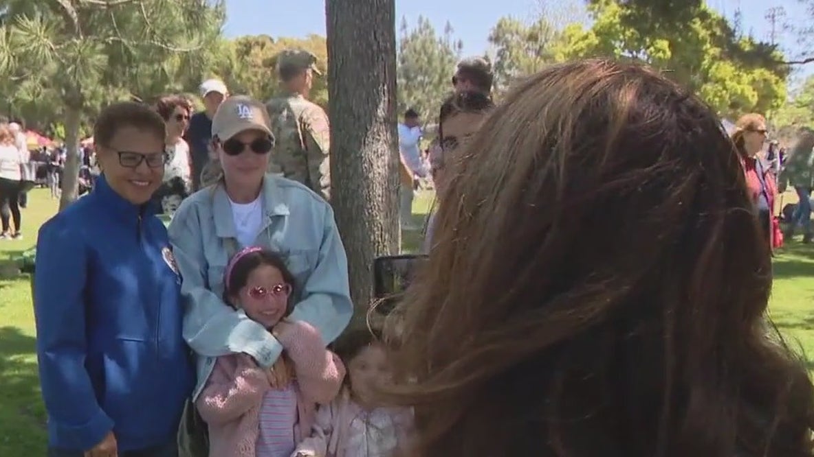 Pacific Palisades residents meet in support